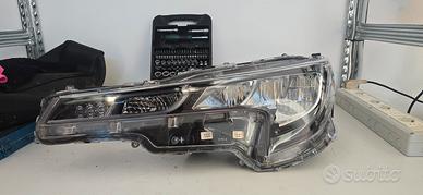 Fanale anteriore sinistro Toyota Corolla 2019+