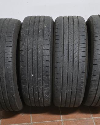 4 gomme Goodyear 215 55 18 99V Efficient Grip 2