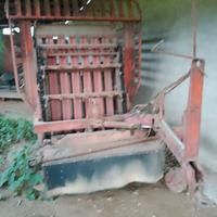 Carica erba trainato