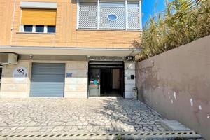 Boccea -negozio uso investimento con canna fumaria