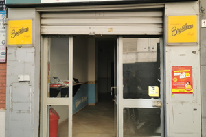 Locale commerciale di 67 mq con bagni