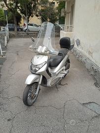 Piaggio Beverly 200