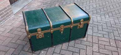 Baule da viaggio vintage in legno rivestito verde