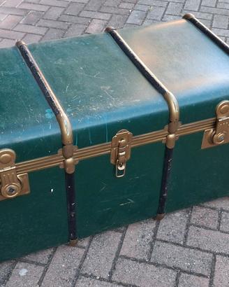 Baule da viaggio vintage in legno rivestito verde