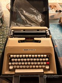 Macchina da scrivere olivetti lettera 35
