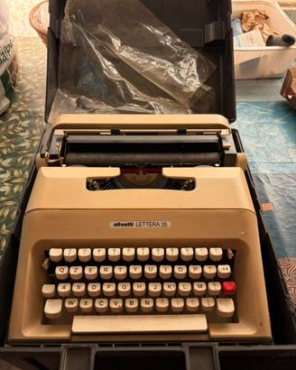 Macchina da scrivere olivetti lettera 35