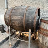 Botte in legno. Rimasta solo una.