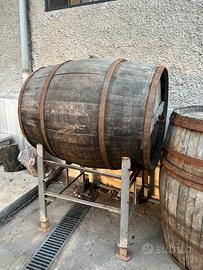 Botte in legno. Rimasta solo una.