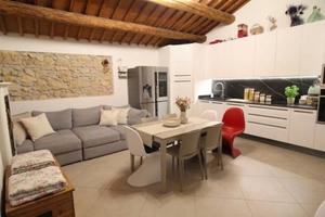 Villa di 230 m² con 4 locali e box auto doppio a L