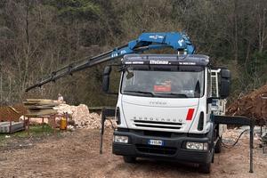 IVECO EUROCARCO 140E22 CON GRU
