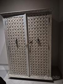 Armadio etnico in madreperla