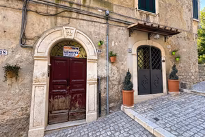 2 LOCALI A TIVOLI