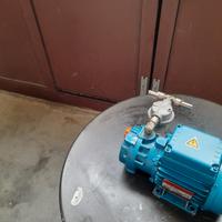 motore con  pompa per per il vuoto