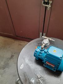 motore con  pompa per per il vuoto