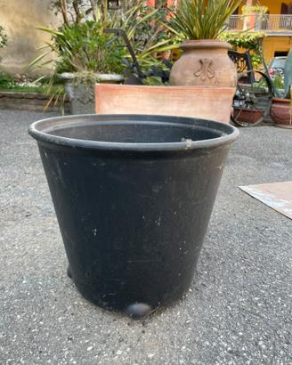 Coppia di copri vaso rotondo nero con ruote