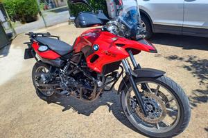 GS 700 del 2013 con tris di valigie