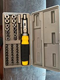 Set cacciavite a cricchetto con bussole e inserti🔧