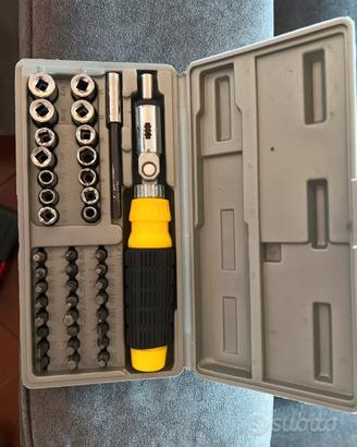 Set cacciavite a cricchetto con bussole e inserti🔧