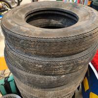4 pneumatici Uniroyal 6,40 - 15 NOS VW T1