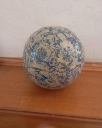sfera bianca e blu 