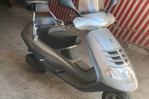 Scuter Piaggio 180 Super Exagon