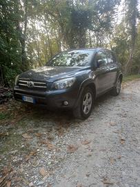 Toyota rav 4 2.2 luxury