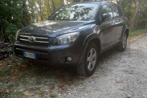 Toyota rav 4 2.2 luxury