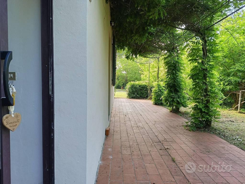 Rustico / Casale di 575 m² con più di 5 locali e b - Vista 3