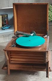 Grammofono in legno vintage