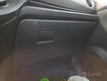 Cassetto portaoggetti TOYOTA YARIS del 2013