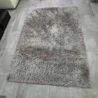 Tappeto grigio moderno