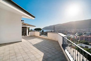 Villa con 2 Appartamenti, 1 km dal mare