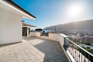 Villa con 2 Appartamenti, 1 km dal mare