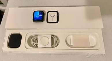 Apple Watch 4 40mm + cinturino sport nuovo