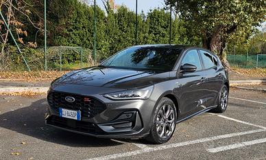 Ford Focus ST-Line Hybrid Sync 4