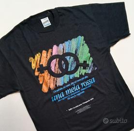 t-shirt nera con stampa