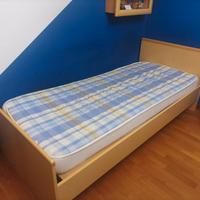 Letto singolo con doghe e materasso