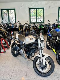 DUCATI MONSTER 696