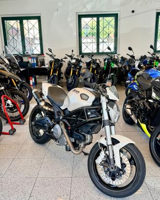 DUCATI MONSTER 696