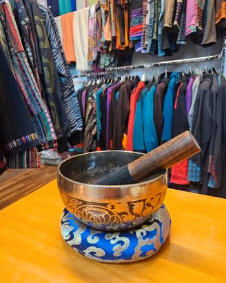 Campana Tibetana Incisa Buddha Mantra Loto