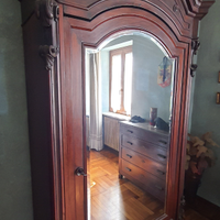 Armadio antico in legno