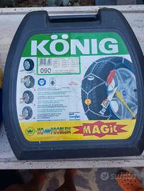 Due set di catene da neve