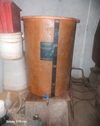 tino in vetroresina con rubinetto 