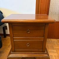 coppia di comodini in legno