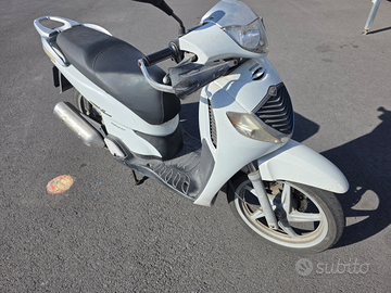 Colre bianco con protezi sh 125 sempre tagliandato