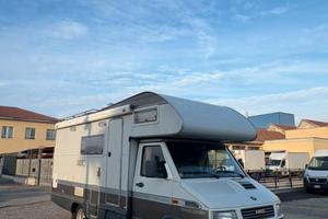 Camper iveco mansardato