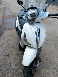 Beverly 350