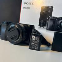 Fotocamera Sony a6000 con obbiettivo