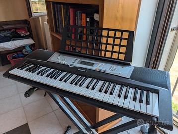 Tastiera Elettronica Yamaha con base