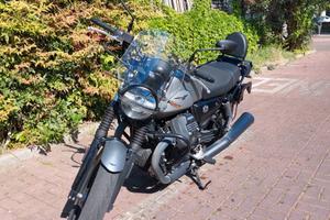 Moto Guzzi V7 Stone